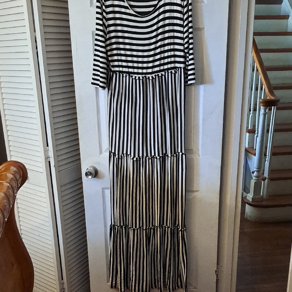 Source Unknown Black and White Striped Long Sleeve Dress